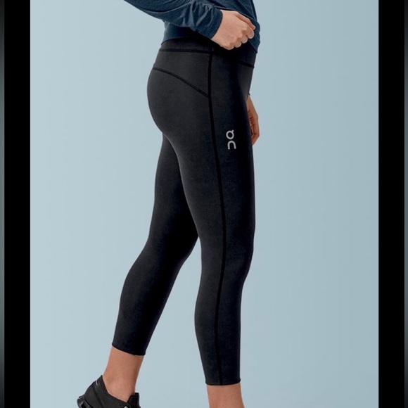 On Running Active Tights Medium - Picture 1 of 5